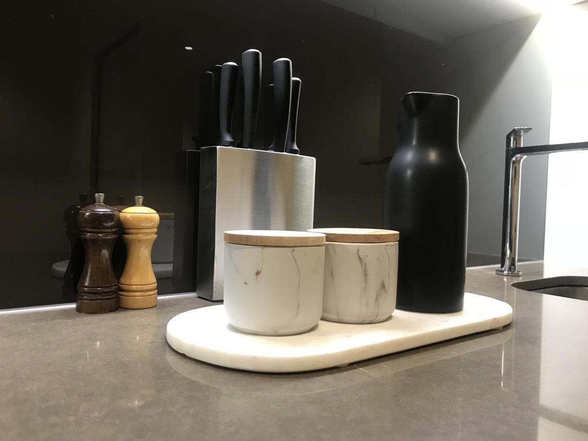 The William Suites Мелбърн Екстериор снимка